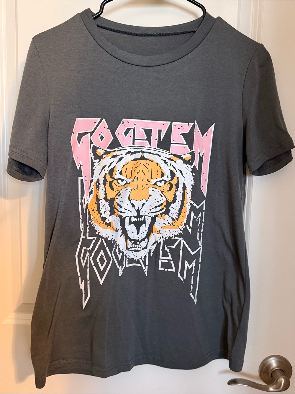 Women’s Gray Tiger T-Shirt Size Small